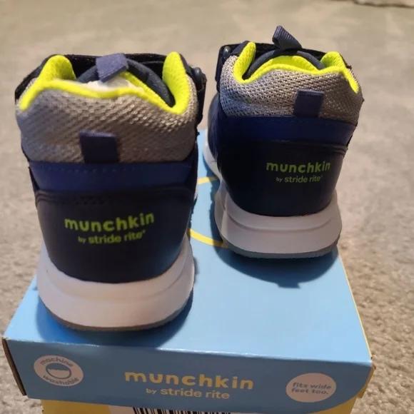 Munchkin Navy High top Sneakers kids size 8M - Picture 3 of 9